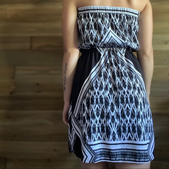 👛 Patterned Express Mini Dress - Picture 2 of 5